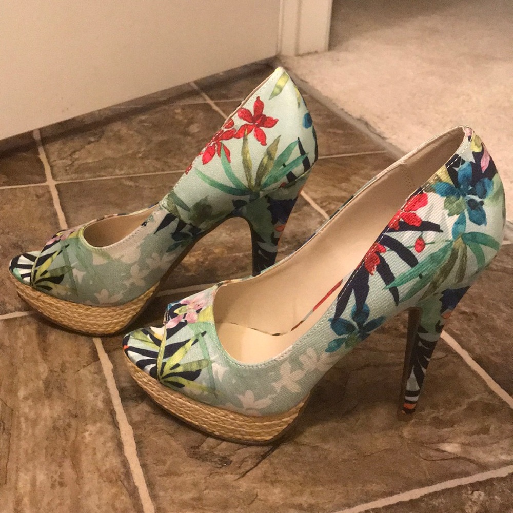 Open toe platform heels - Picture 2 of 5